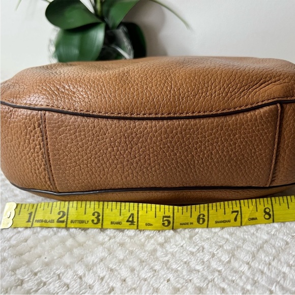 Michael Kors Crossbody, pebble, leather snap closure color acorn/ brown - Picture 2 of 16